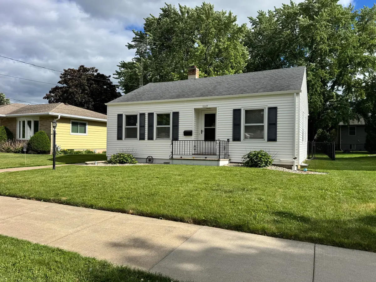 1117 Adams Ave, Oshkosh, WI 54902 - #1