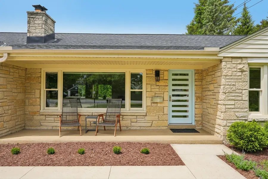 6421 N Lake Dr, Fox Point, WI 53217 - #2