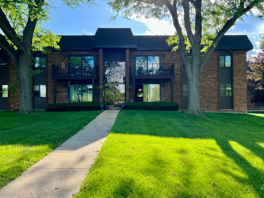 5165 S Root River Pkwy, Greenfield, WI 53228 - #2