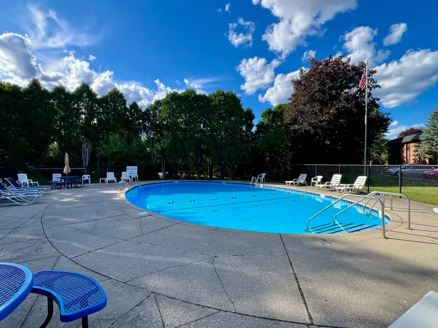 5165 S Root River Pkwy, Greenfield, WI 53228 - #3