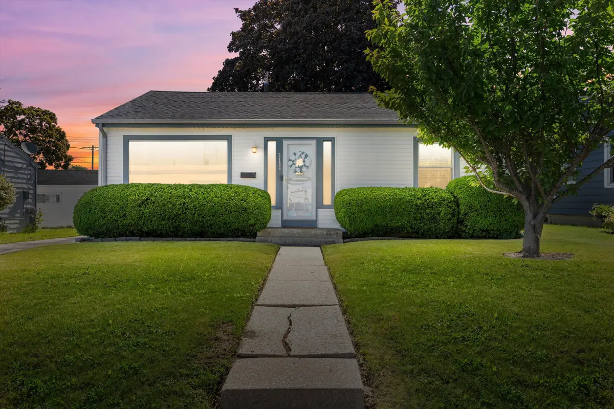 2109 Monroe Ave, Racine, WI 53405 - #1