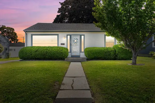 2109 Monroe Ave, Racine, WI 53405