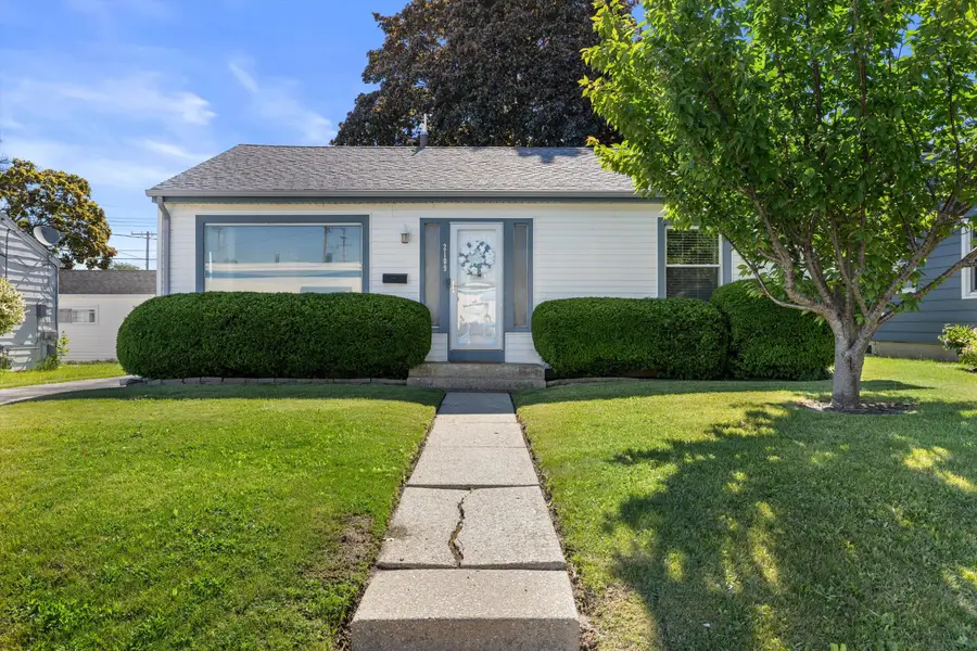 2109 Monroe Ave, Racine, WI 53405 - #2