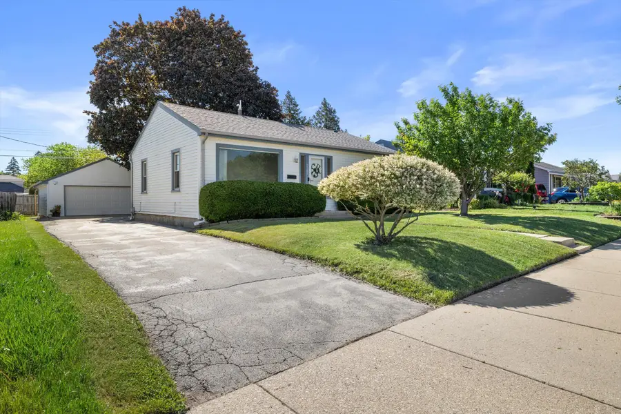 2109 Monroe Ave, Racine, WI 53405 - #3