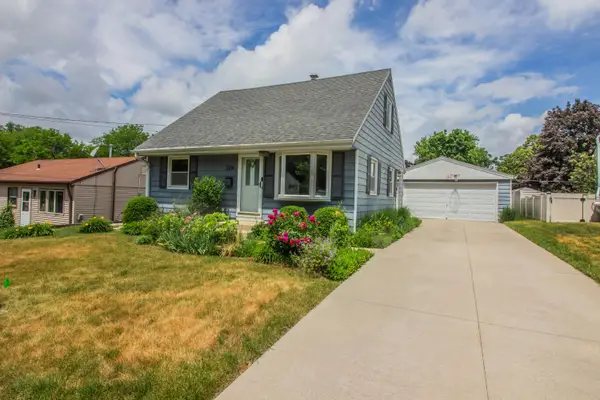 2214 Easy St, Waukesha, WI 53188