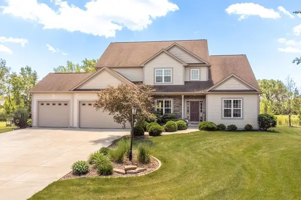 W229N4328 Baker Ct, Pewaukee, WI 53072