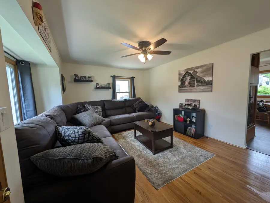 4059 S Alexander Ave, Saint Francis, WI 53235 - #2