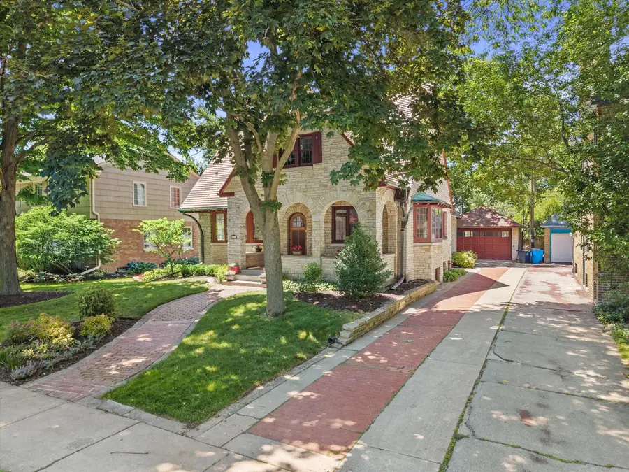 4637 N Murray Ave, Whitefish Bay, WI 53211 - #2