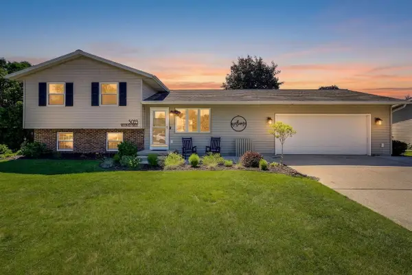 5033 Brookfield Cir, Manitowoc, WI 54220