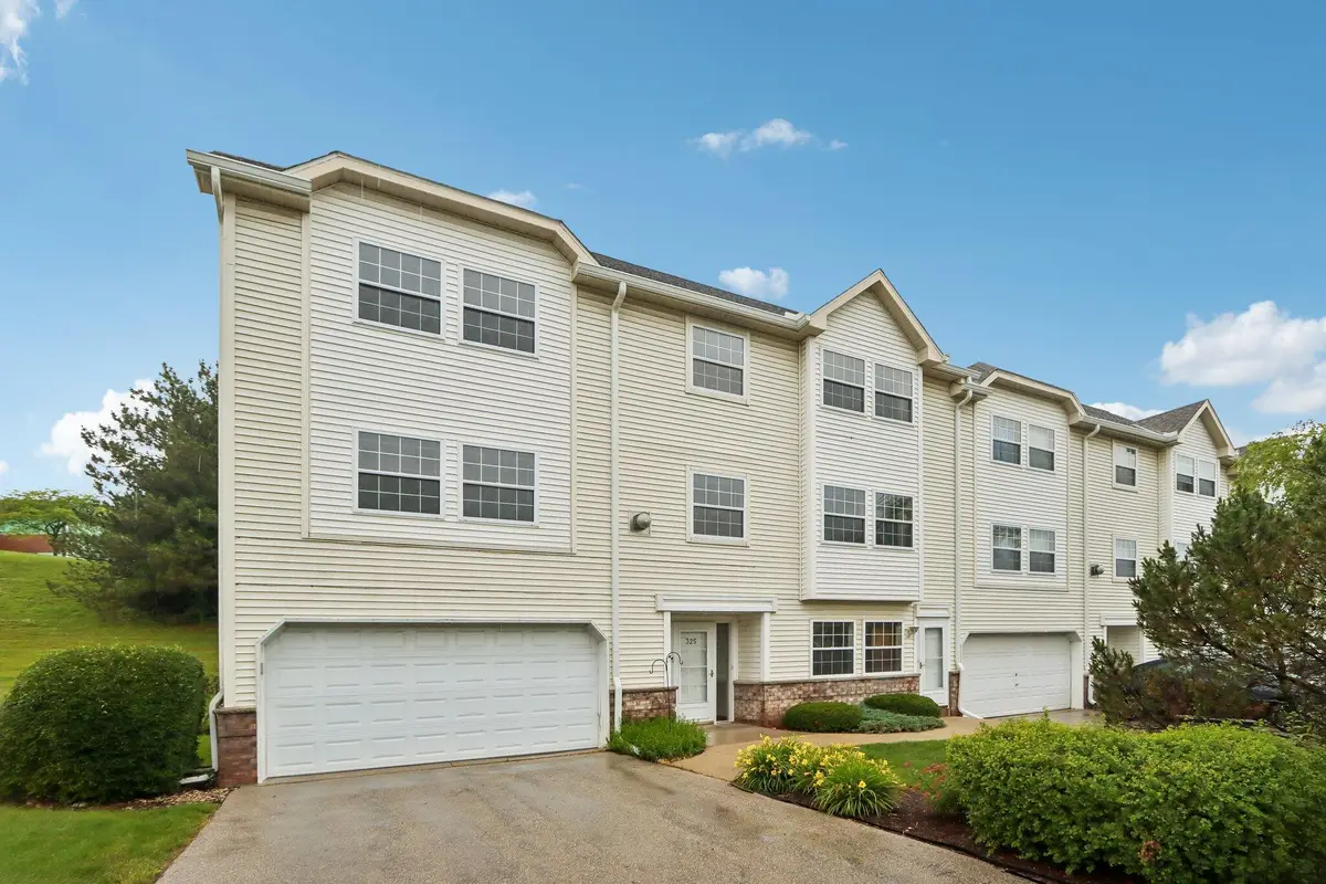325 Kristin Ct W, Brookfield, WI 53045 - #1