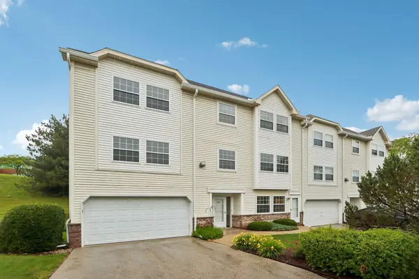 325 Kristin Ct W, Brookfield, WI 53045