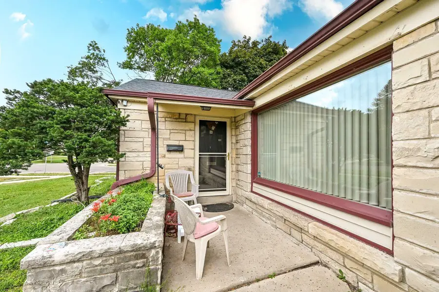 5340 W Melvina St, Milwaukee, WI 53216 - #2