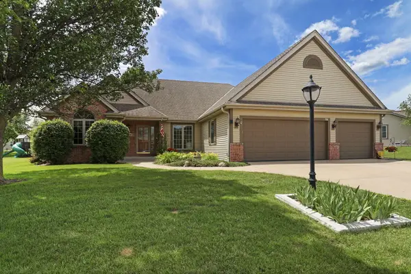 867 River Ridge Cir, Waterford, WI 53185