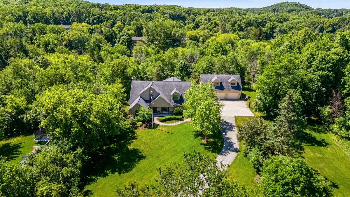 5989 Golf Ct, West Bend, WI 53095 - #1