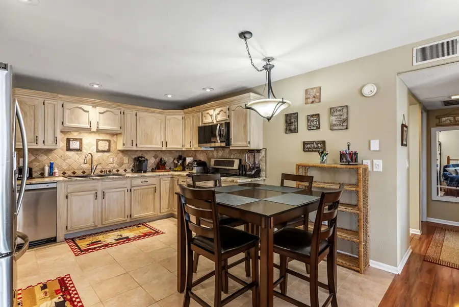 N115W16889 El Camino Dr, Germantown, WI 53022 - #3