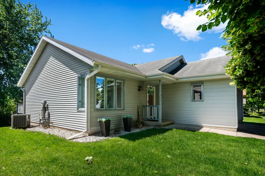 833 W Mohawk Trl, Deforest, WI 53532 - #2