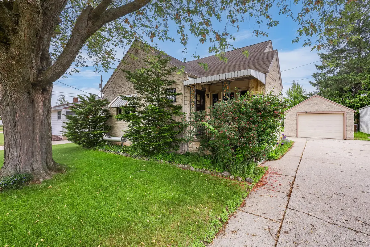 1013 Lowell St, Two Rivers, WI 54241 - #1