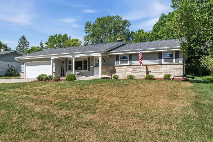 924 N 18th Ave, West Bend, WI 53090 - #3