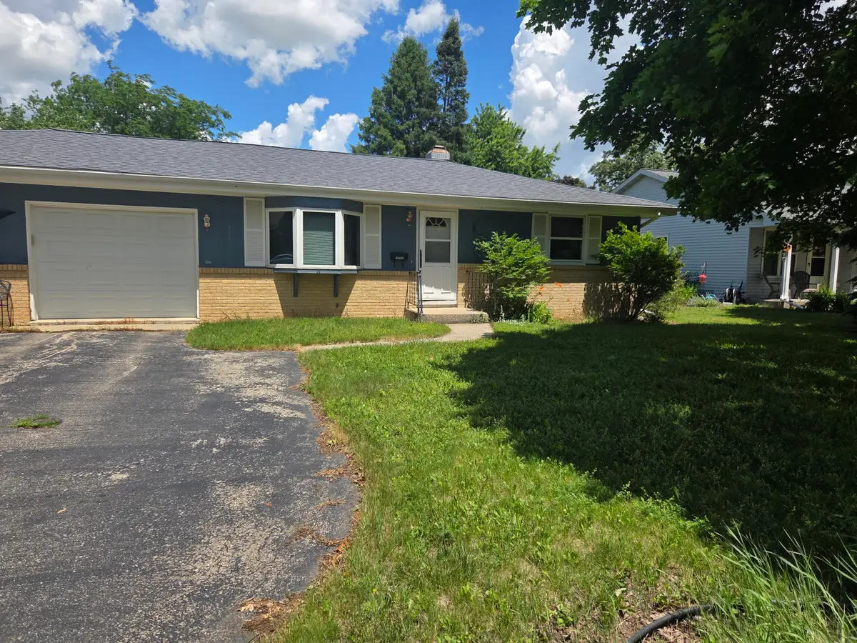 719 Holland Ave, Delavan, WI 53115 - #1