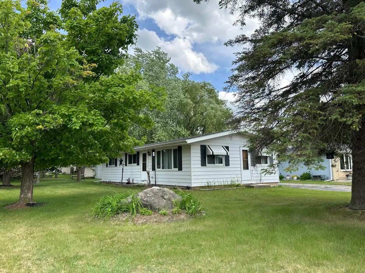 822 Bel Ric Dr, Kewaskum, WI 53040 - #1