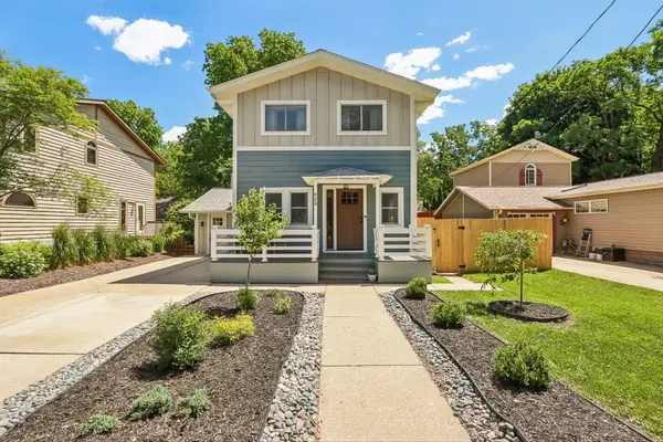 924 Nagawicka St, Delafield, WI 53018