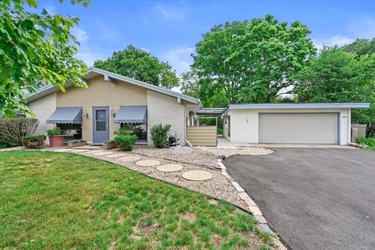 3240 S Hickory Rd, New Berlin, WI 53151 - #1