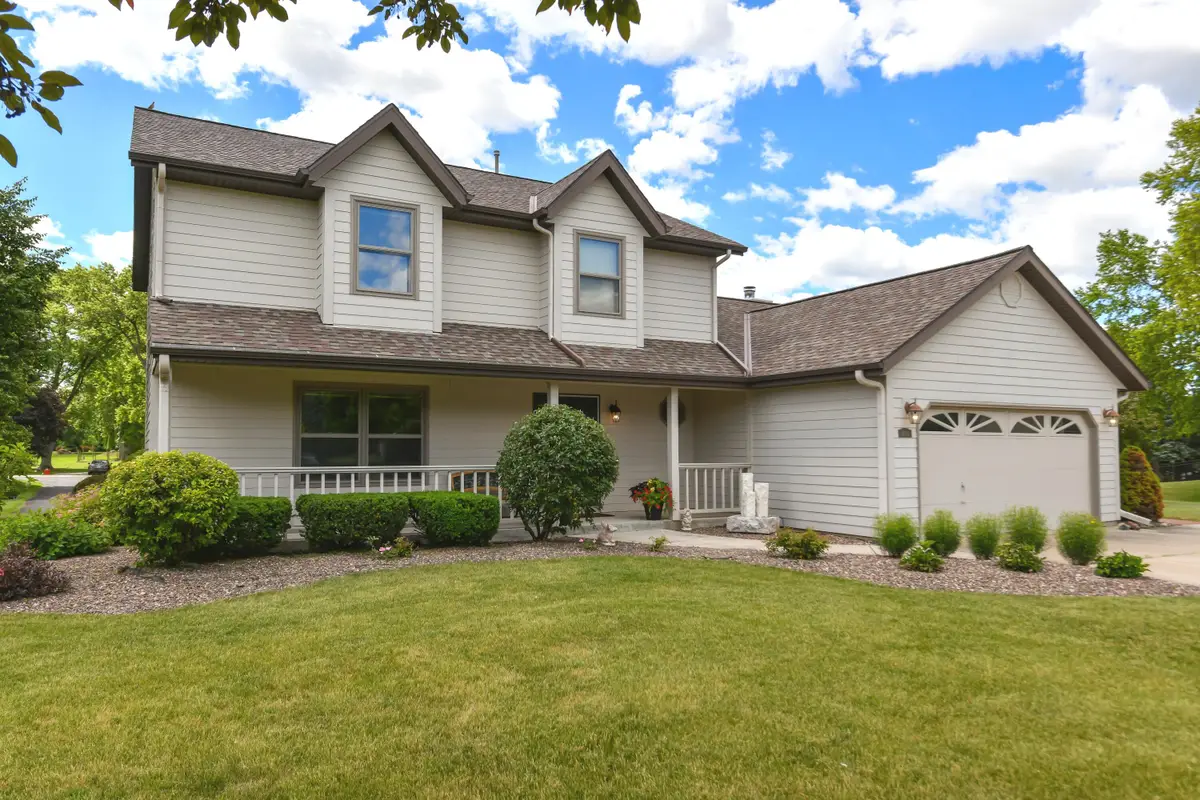 14335 W Meadowshire Ct, New Berlin, WI 53151 - #1