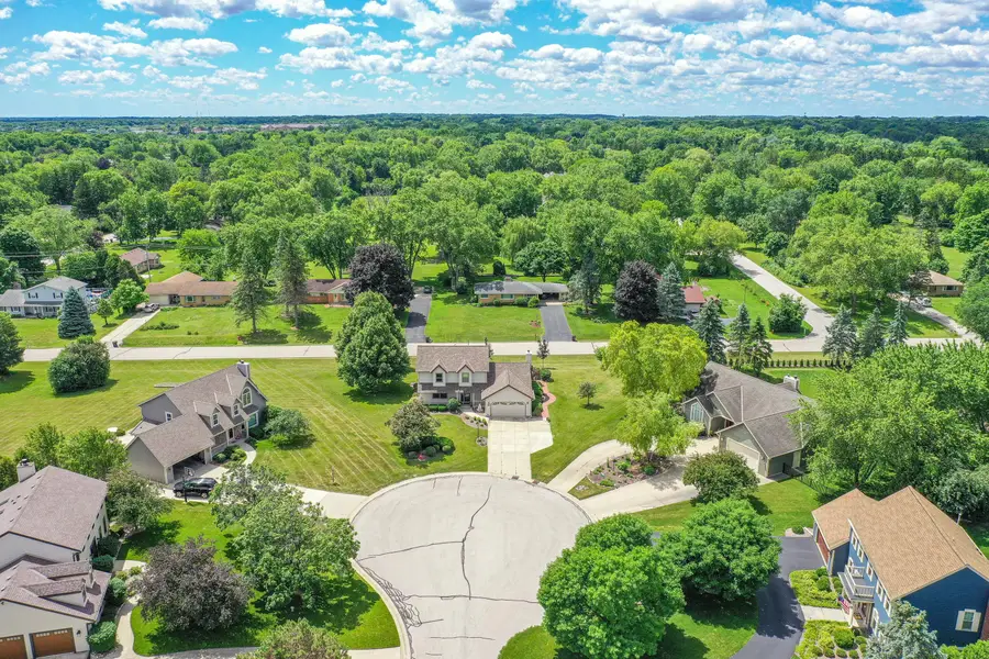 14335 W Meadowshire Ct, New Berlin, WI 53151 - #2