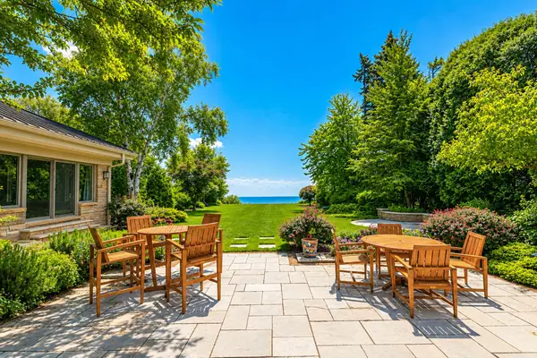 6320 N Lake Dr, Whitefish Bay, WI 53217