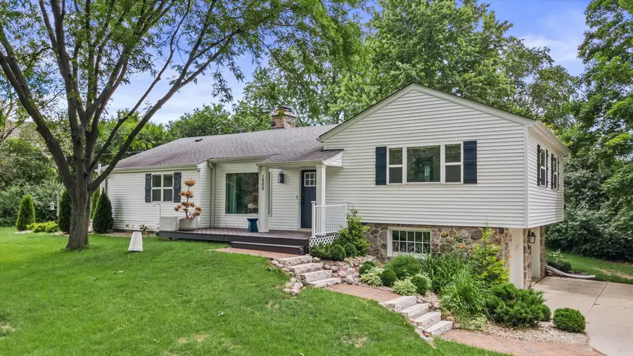 1800 Fairfax Dr, Elm Grove, WI 53122 - #2