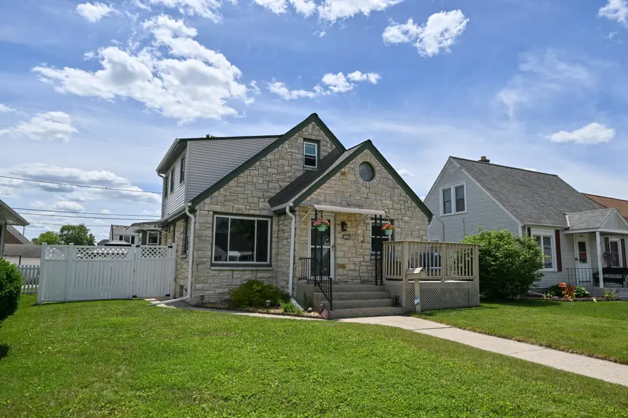 1629 Minnesota Ave, South Milwaukee, WI 53172 - #2