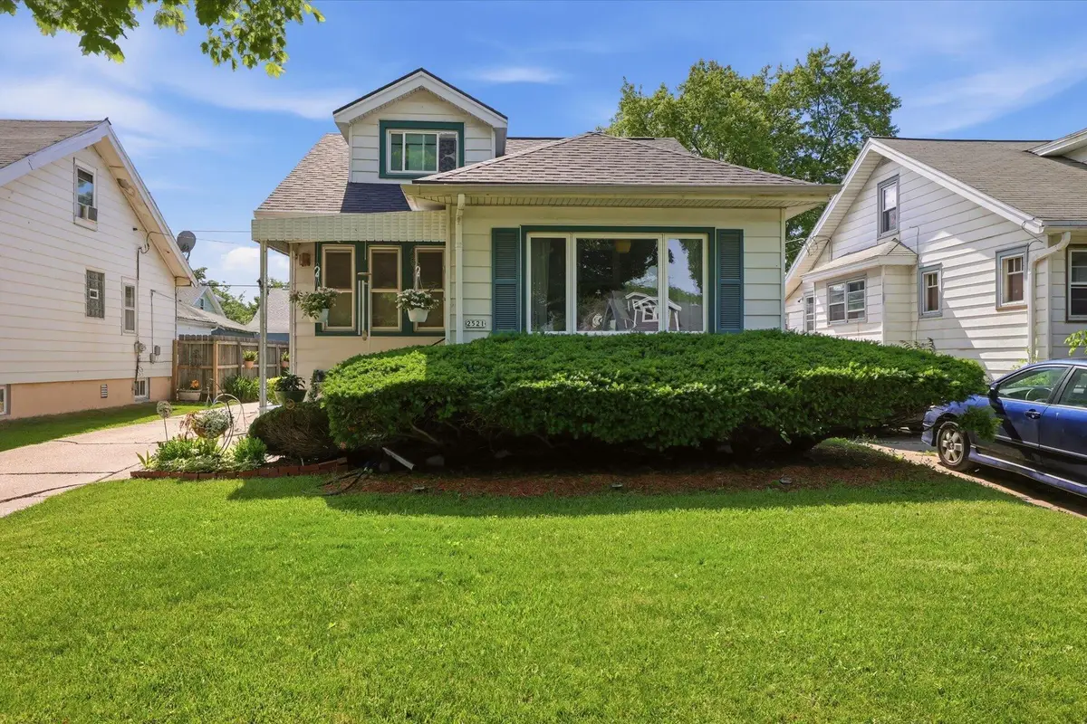 2521 N 58th St, Milwaukee, WI 53210 - #1