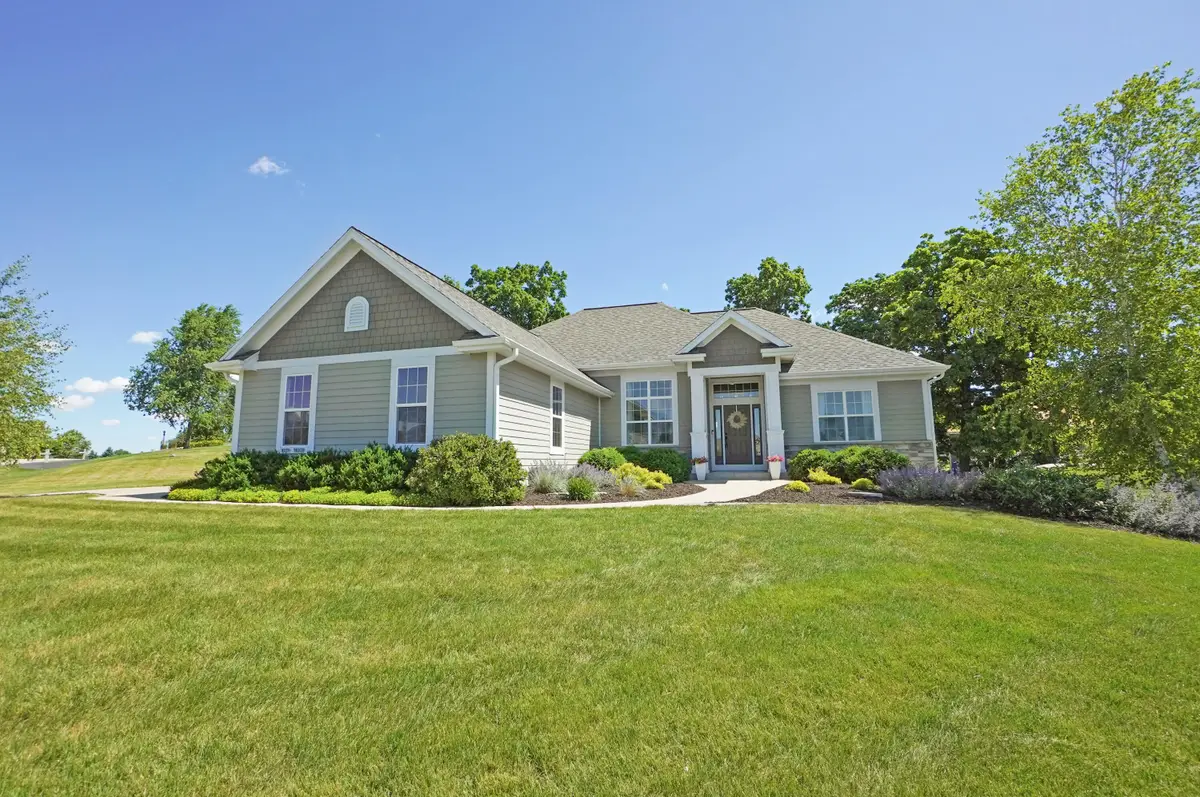 W279N8618 Twin Pine Cir, Lisbon, WI 53029 - #1