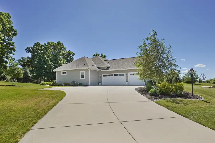 W279N8618 Twin Pine Cir, Lisbon, WI 53029 - #3