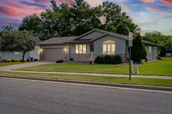1124 East Ave N, Onalaska, WI 54650