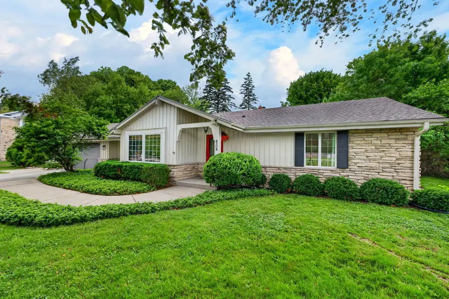 8308 N Indian Creek Pkwy, Fox Point, WI 53217 - #2