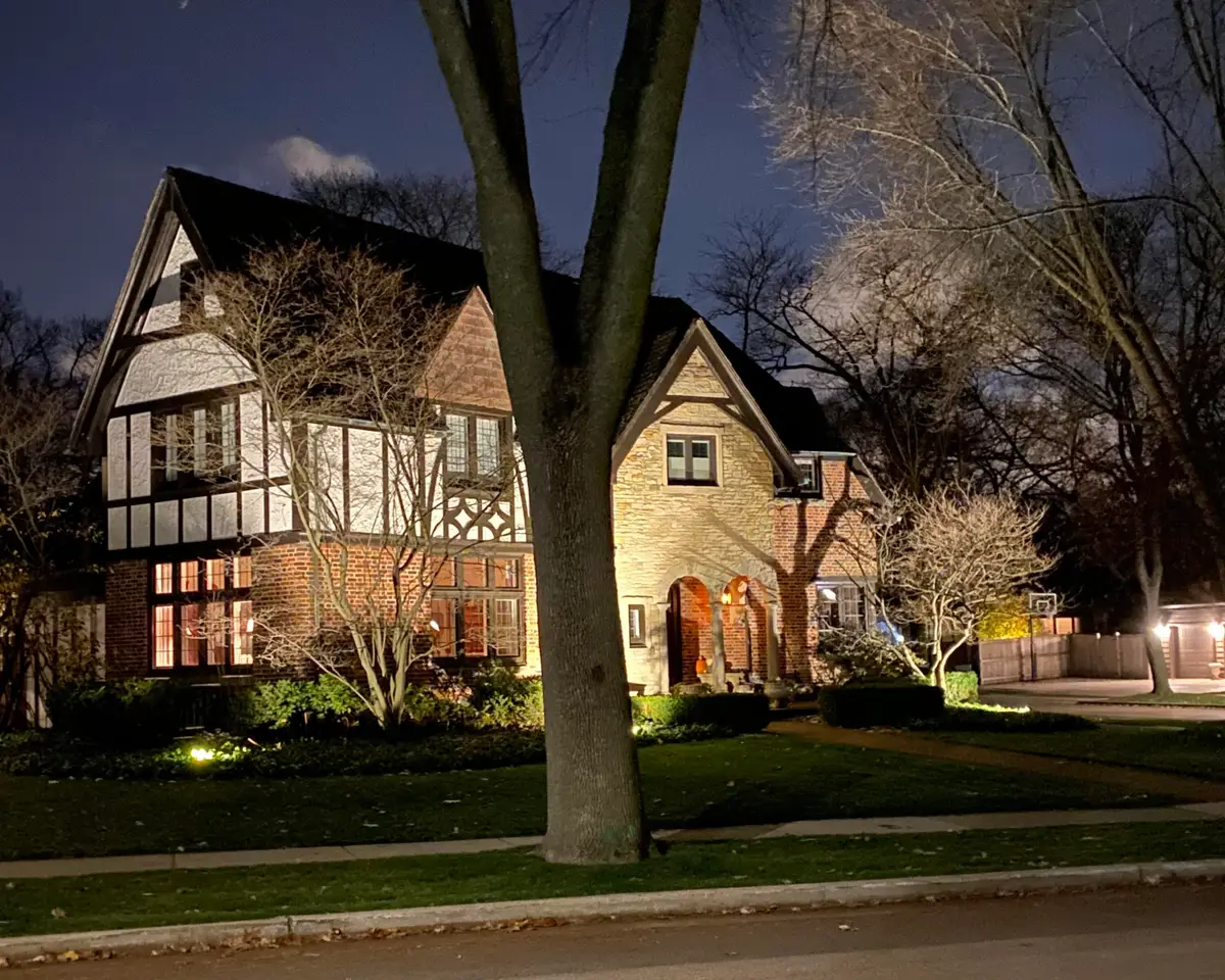 1101 E Circle Dr, Whitefish Bay, WI 53217 - #1