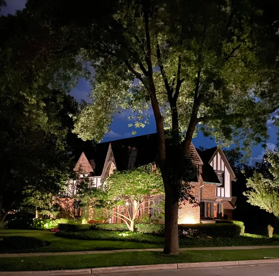 1101 E Circle Dr, Whitefish Bay, WI 53217 - #2