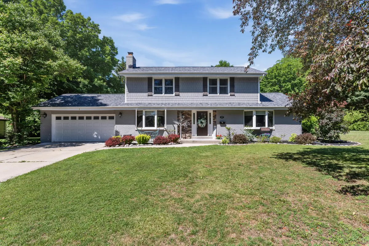 777 Pine Dr, West Bend, WI 53095 - #1
