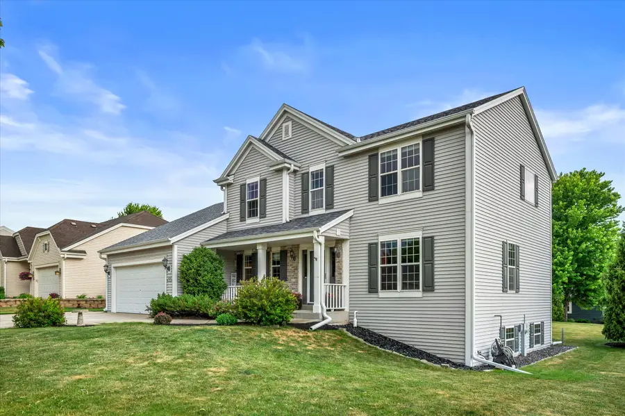 W203N17272 Francis Dr, Jackson, WI 53037 - #2