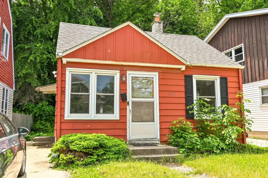 6633 Hillside Ln, Wauwatosa, WI 53213 - #3