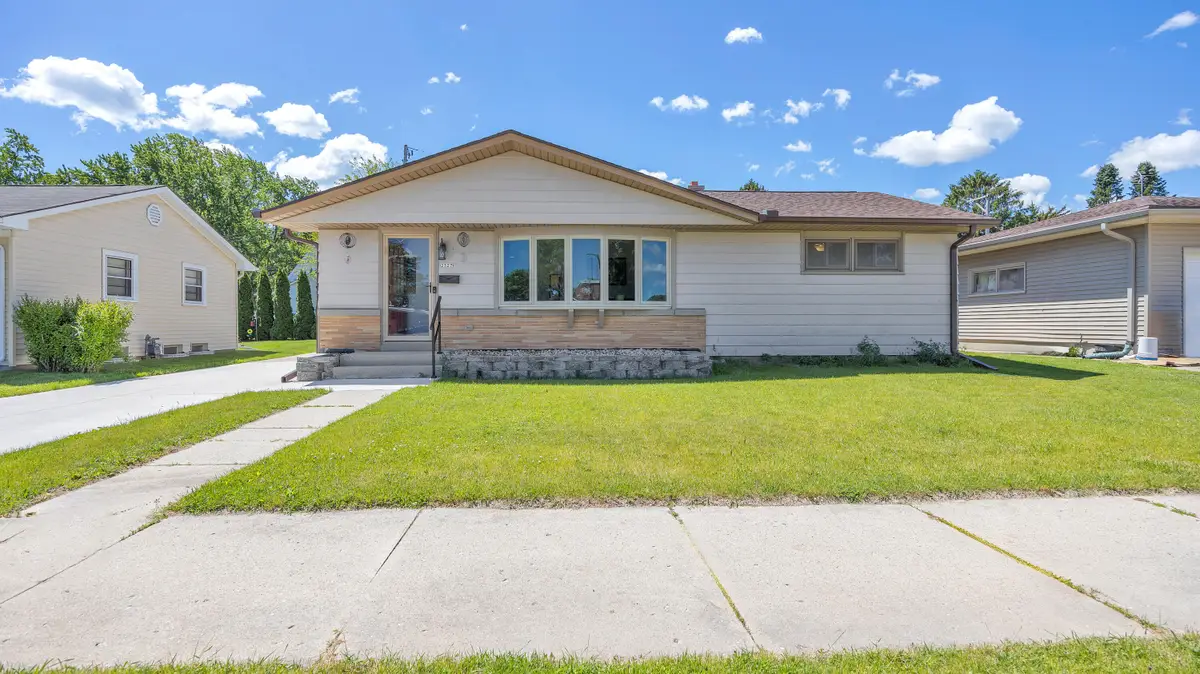 2327 Ontario Ave, Sheboygan, WI 53081 - #1