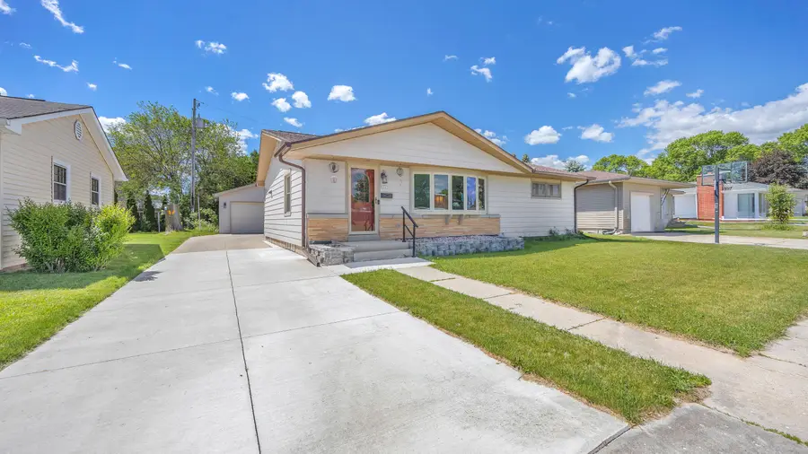 2327 Ontario Ave, Sheboygan, WI 53081 - #3