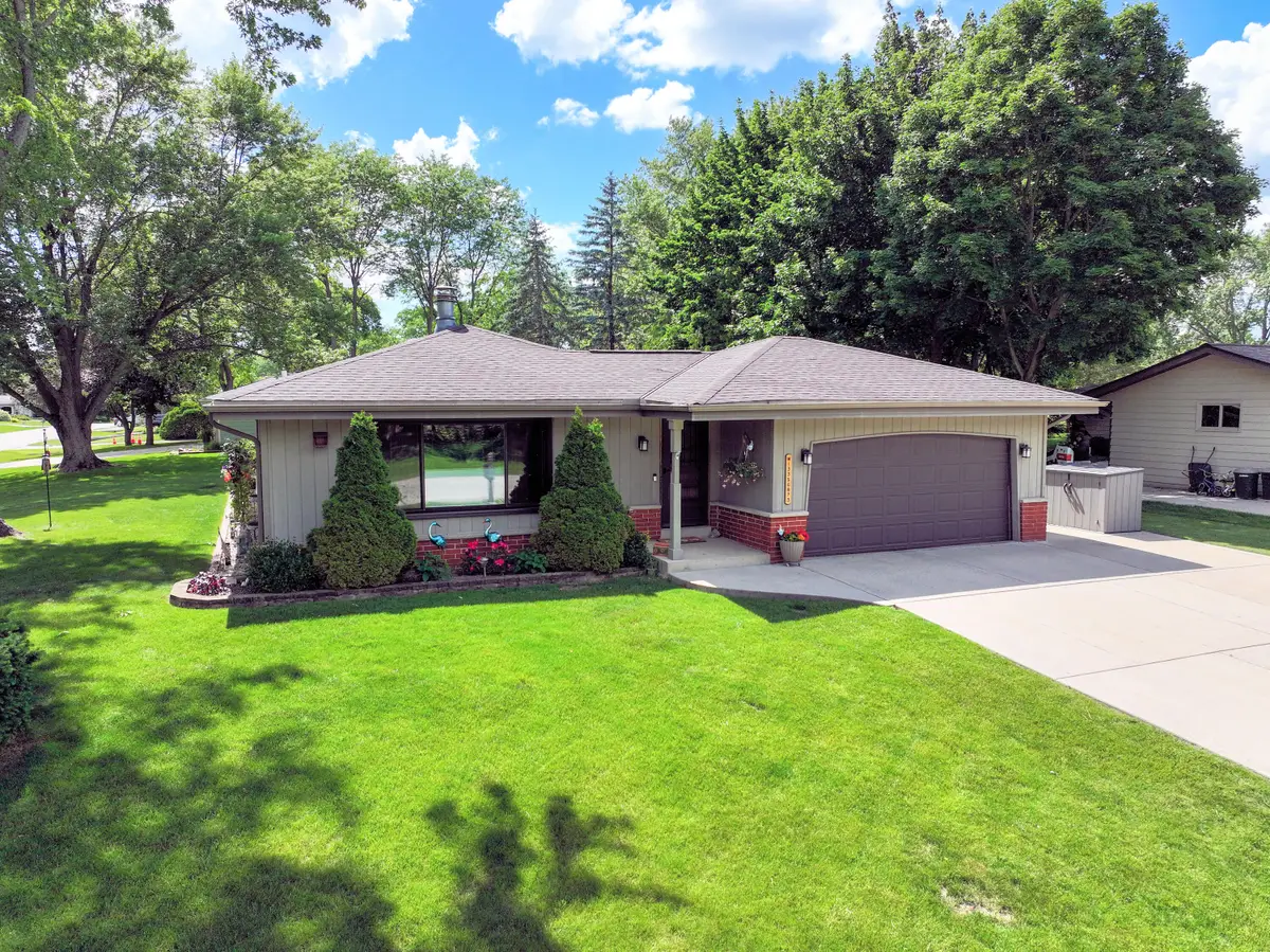 W133S6873 Bristlecone Ct, Muskego, WI 53150 - #1