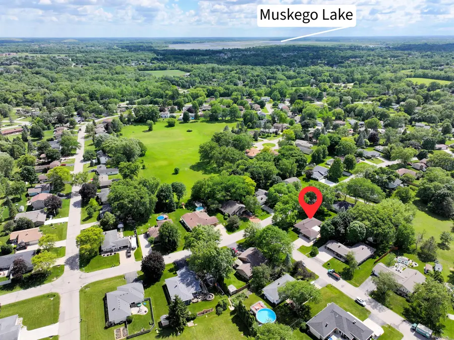 W133S6873 Bristlecone Ct, Muskego, WI 53150 - #2