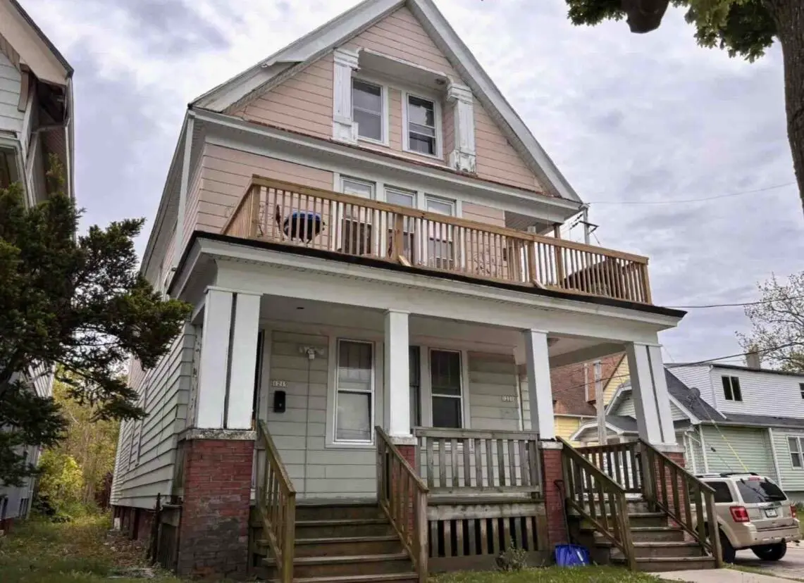 1219 W Clarke St, Milwaukee, WI 53206 - #1