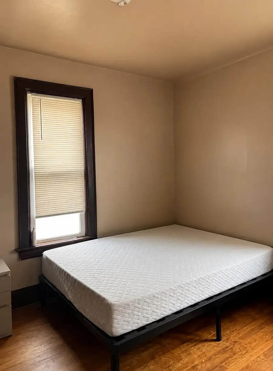 1219 W Clarke St, Milwaukee, WI 53206 - #3