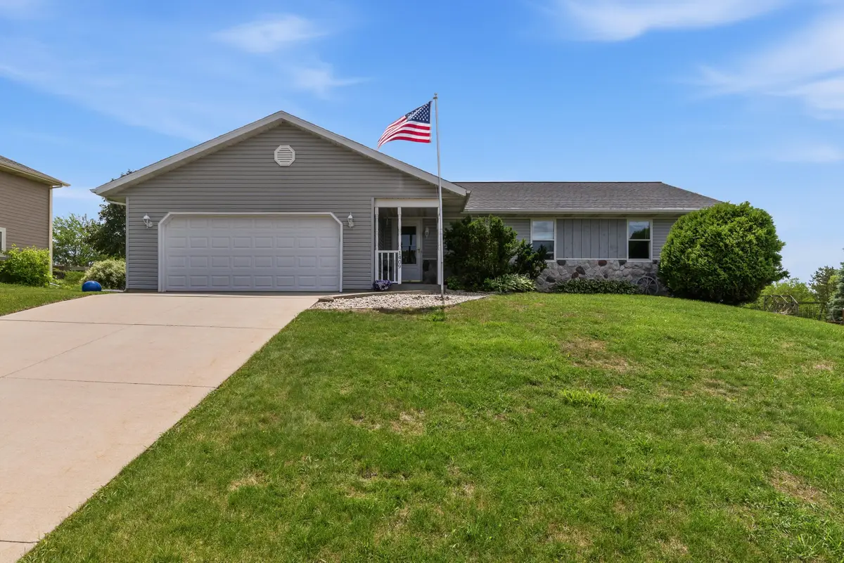 1409 Jefferson St, West Bend, WI 53090 - #1