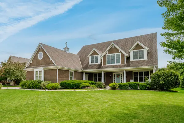 N74W16173 Stonewood Dr, Menomonee Falls, WI 53051