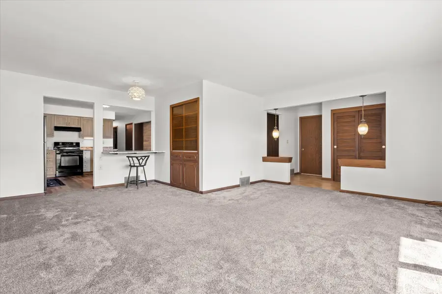 1610 Hickory St, South Milwaukee, WI 53172 - #3